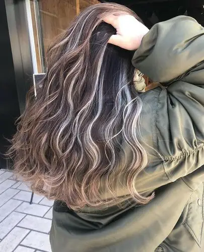 挑染什么颜色好看长发挑染几缕头发的图片大全