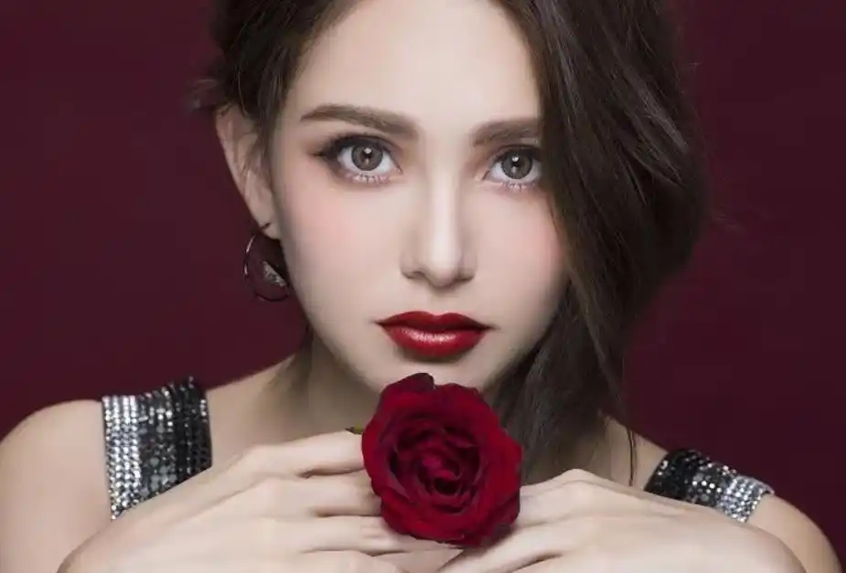 全球最美的5位混血儿女明星,中国仅上榜2位,第1位竟然是4国混血