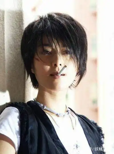 12张女明星抽烟的照片!赵丽颖可爱,俞飞鸿性感!只有她最霸气!