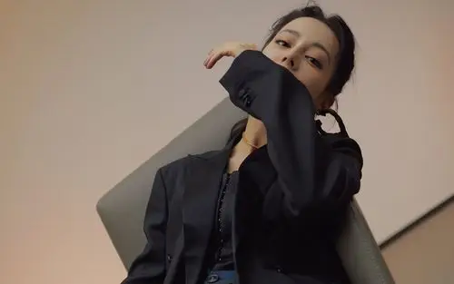 迪丽热巴冷艳酷美高清桌面壁纸