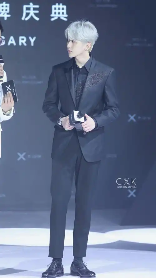 分享一波坤坤美图