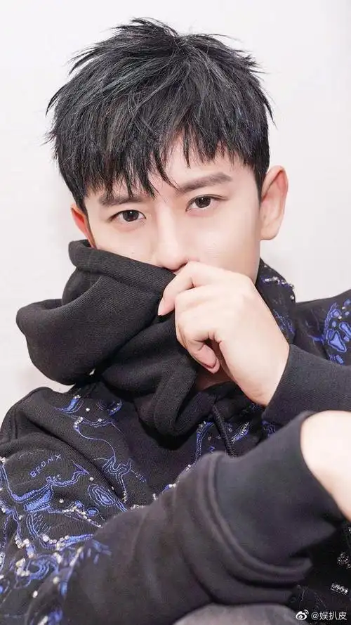 张杰晒时光纪念册