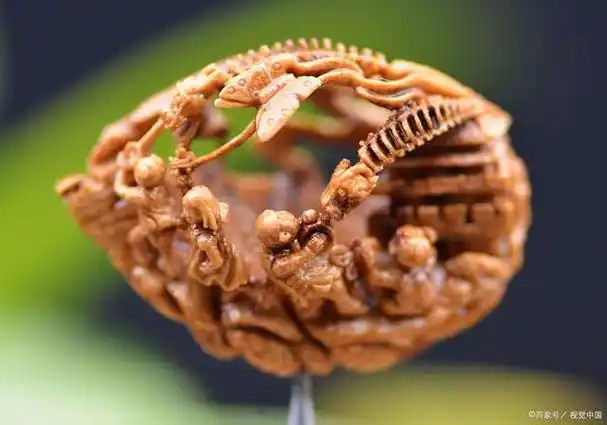 中国微雕艺术品—果核雕