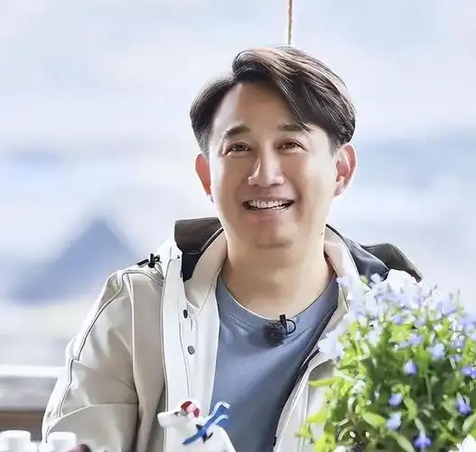 善恶终有报52岁黄磊又曝丑闻人设崩塌终究迎来了凄惨的结局