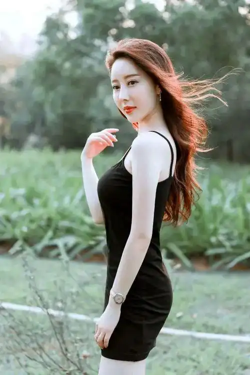 肌肤雪白妖娆身材