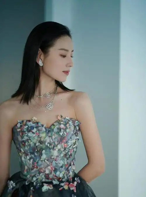 董洁最新写真状态回春