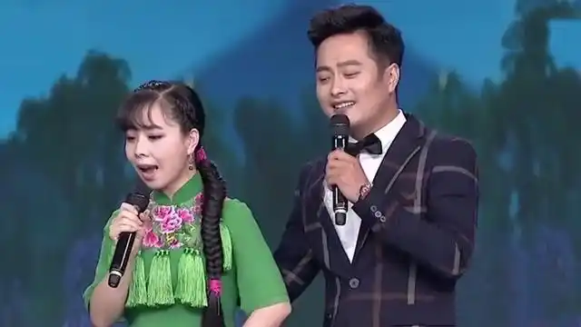云飞王二妮同台合唱陕北民歌,看着也太般配了!云飞二妮同台系列