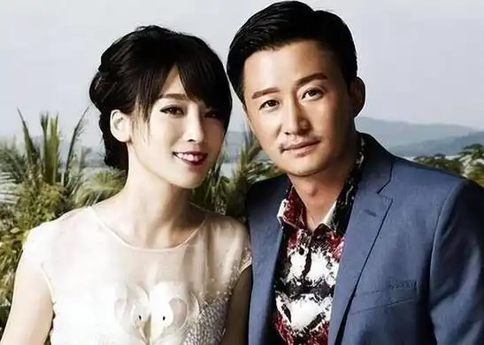 吴京以实际行动支持谢楠的转型之路,尽管她告别娱乐圈,但他不仅守护