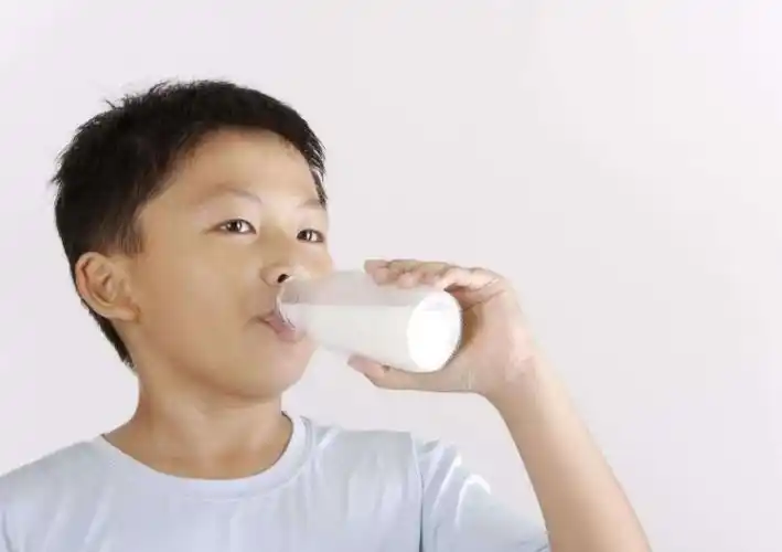喝不喝牛奶的小孩有什么区别每天一杯奶差距就出来了