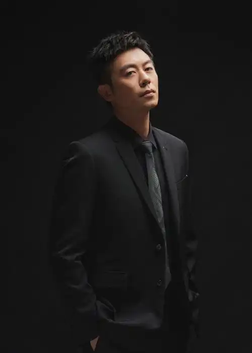 属于理工男的黑西装,智性恋狂喜!期待朱亚文的军工专家吴本正!