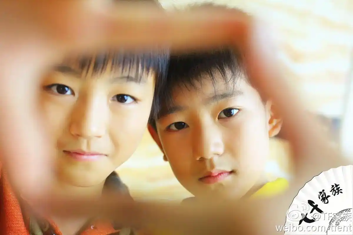 tfboys的十年.2013年8月,三位少年怀揣梦想许下"十 - 抖音