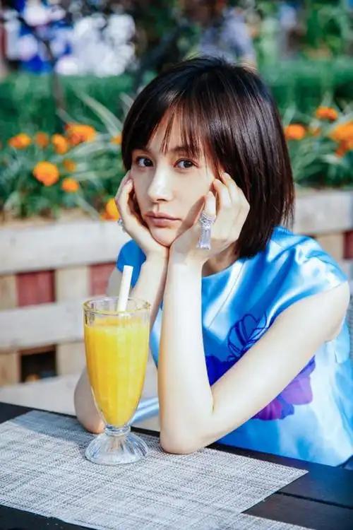 高圆圆和李宇春同是少年风,为什么一个知性优雅,一个帅气十足?