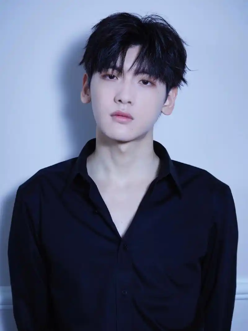 翟潇闻神仙壁纸,第八张好拽