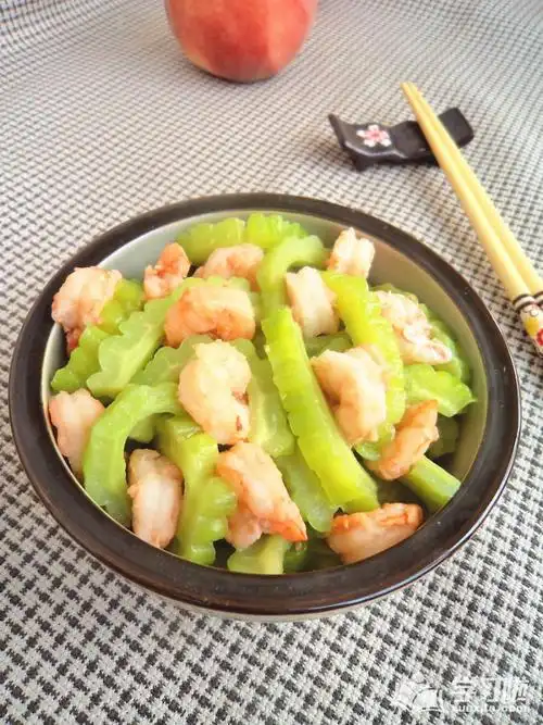 虾仁炒苦瓜做法图解步骤