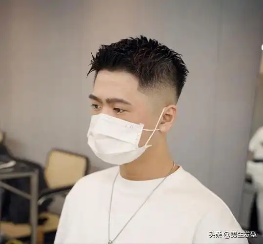 男生别只会剪"寸头",夏天试试这3款发型,更显潮流帅气