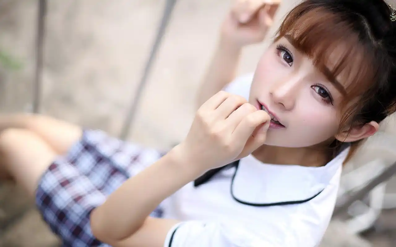 小清新可爱美女桌面壁纸