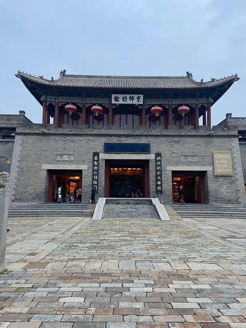 古北水镇,当年赫赫有名的"镇远镖局"就在这里,历史厚重,值得 - 抖音