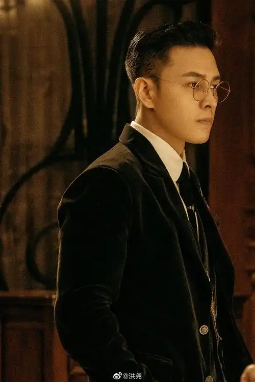 烈火军校# get一下沈听白的#超a复古风发型. 来自洪尧 - 微博