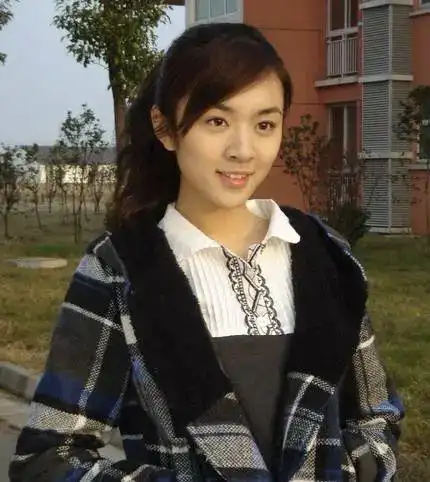 鬼马精灵王晓晨76天拍1100多场戏出道15年仍不温不火