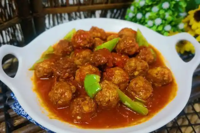 美食推荐:鹌鹑蛋肉丸,茄子炒肉丝,红烩丸子,辣煮土豆片