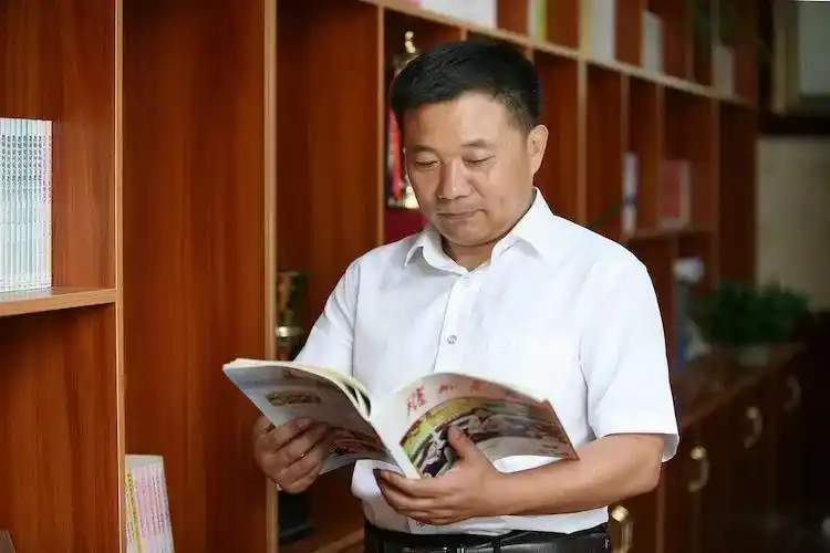 滕南中学校长孟楠新年贺词