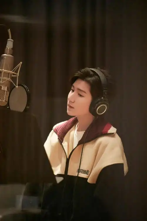 王源录音室照片