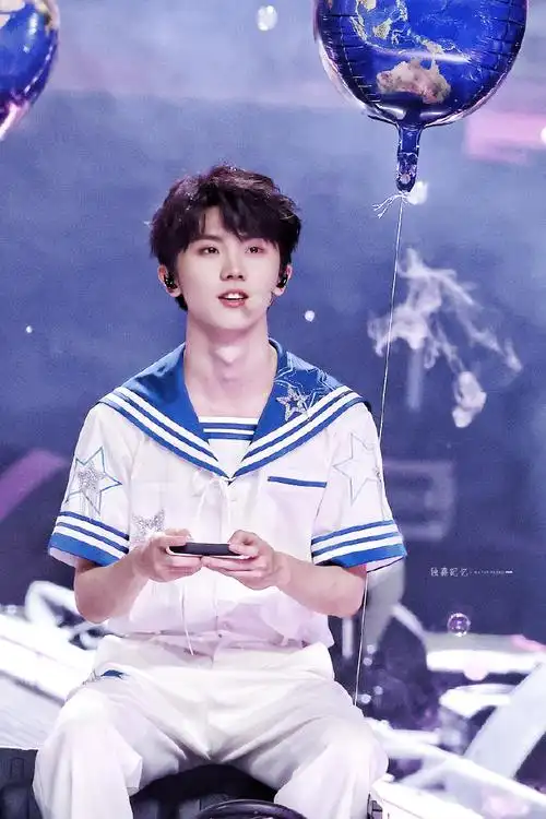 马嘉祺超话#马嘉祺叁重楼暨出道四周年演唱会#|#马嘉祺 廿一幕启循光