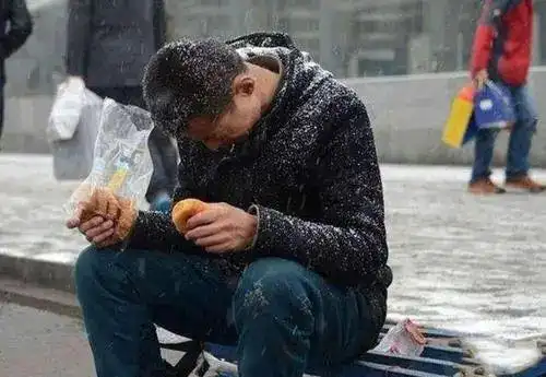 每一个累到崩溃,甚至想死的中年男人,都该看看这本丧里丧气的书