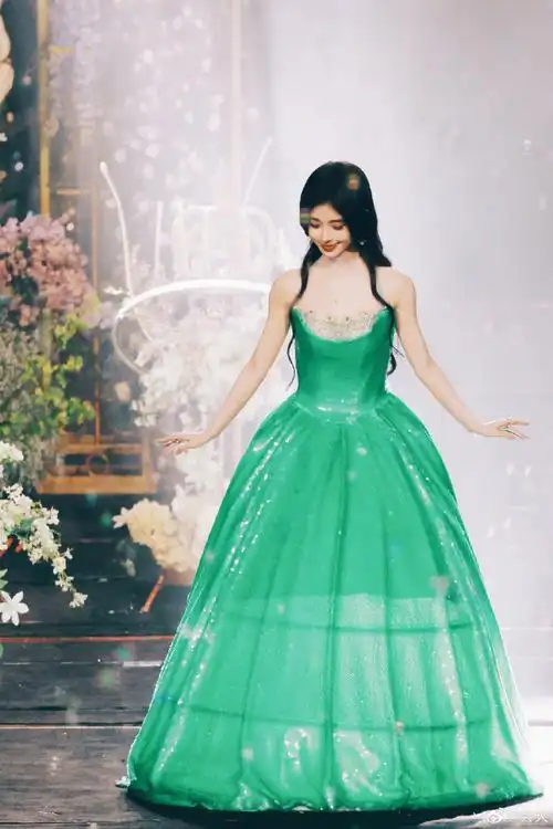 鞠婧祎丝芭十周年演唱会饭拍