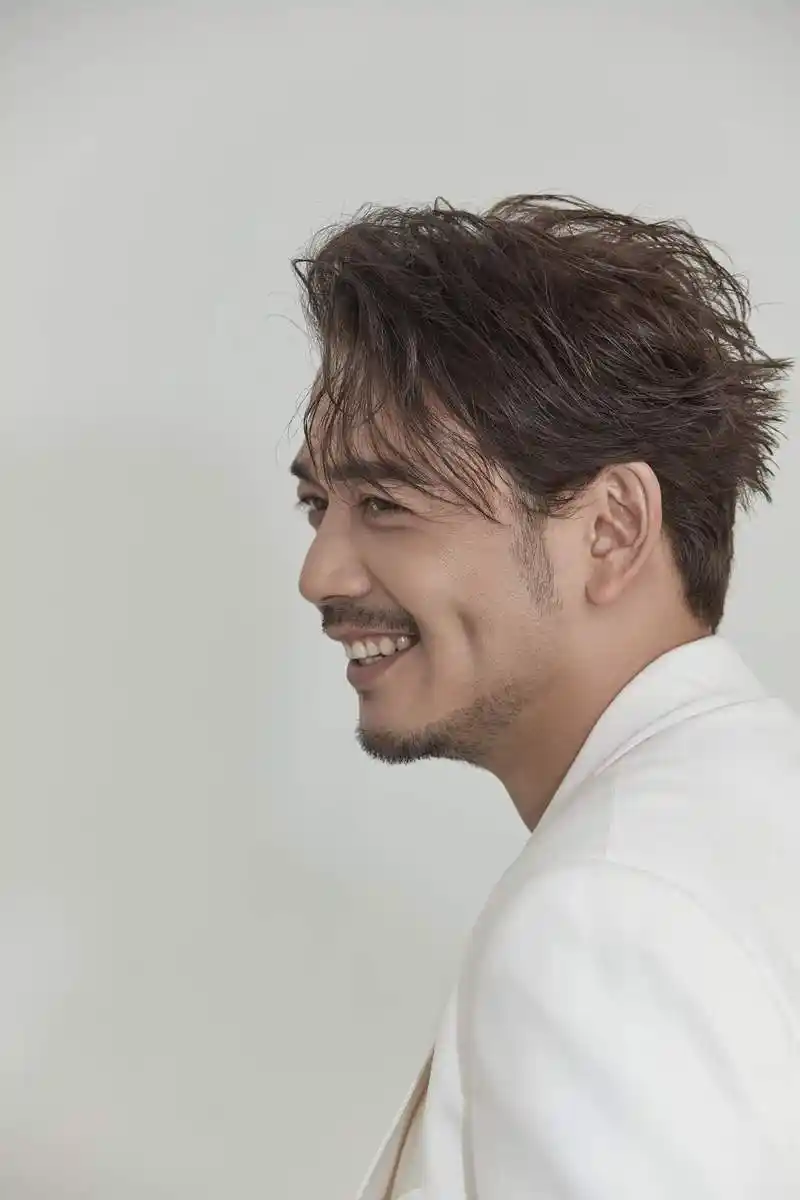 杨烁新剧展现"中国式双职男" 精准演技鼓舞现代职场人