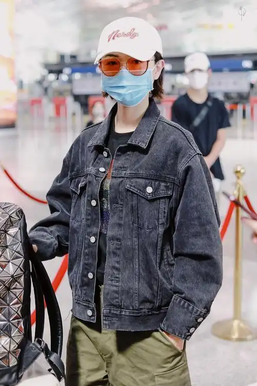 哈哈子万茜最新机场路透