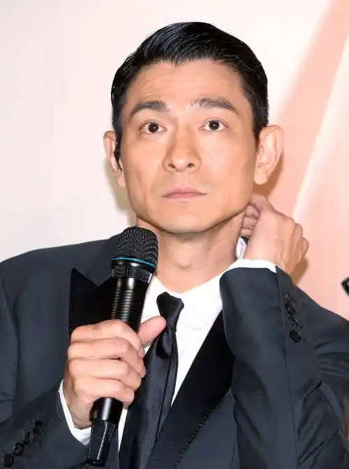 刘德华办艺术展首公开女儿画作,11岁极具天分作品更达百幅