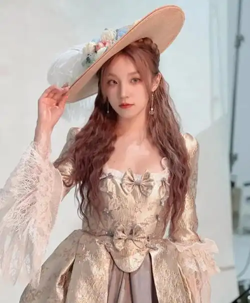 宋雨琦的应援色是红色和紫色,寓意是祝愿宋雨琦的演艺事业大红大紫.