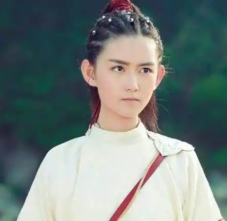 蒋依依泼水后被强行卸妆,镜头拍到正脸时,网友:别浪费