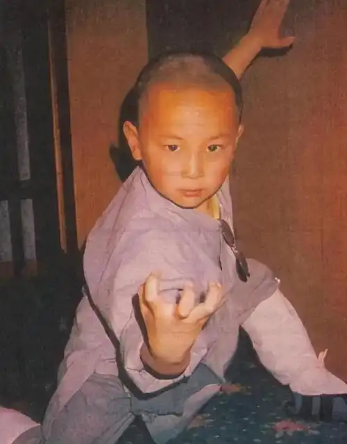 事实证明成名30年后郝劭文和释小龙已经走上了截然不同的道路