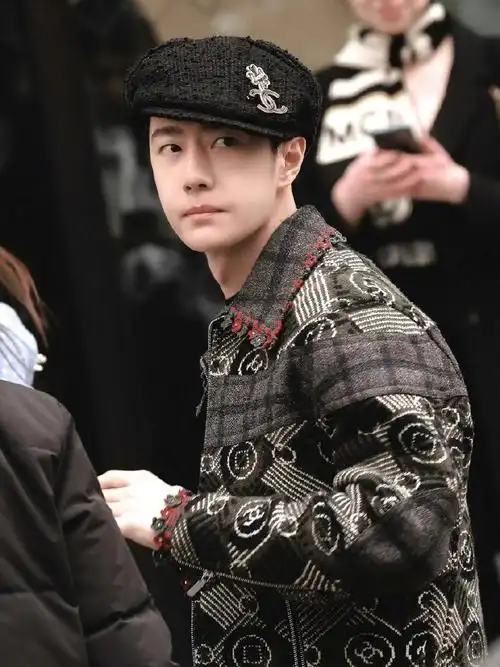 王一博工作室审美##王一博报童帽造型##王一博巴黎时装周