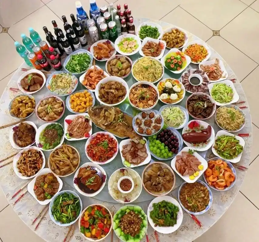 做的这么一桌好菜,而且还这么有层次感,这么有秩序.