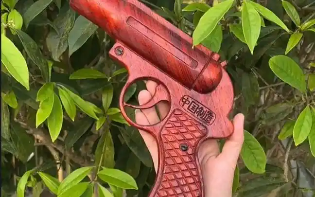 手工木制的玩具信号枪,你们喜欢吗