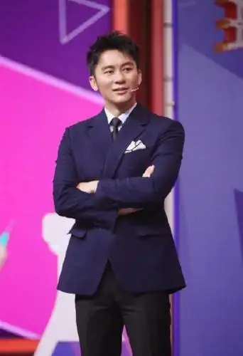 李晨印小天冰释前嫌两人深夜聚会曾因插刀事件兄弟闹僵