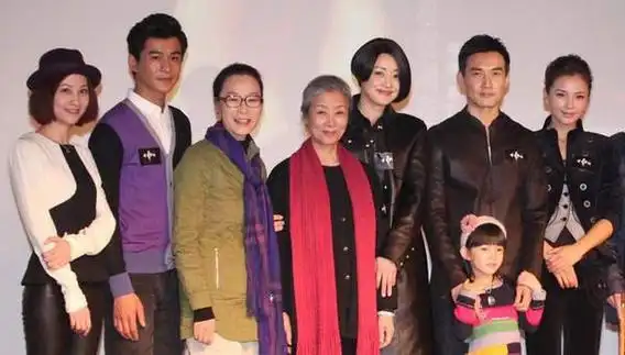 回顾吕中大器晚成的表演艺术家与丈夫恩爱一生儿女是她的骄傲