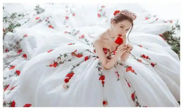 国内女星迪丽热巴,天使颜值公主美貌,全球最美100面孔