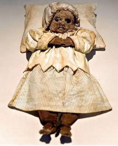 令人毛骨悚然的婴儿木乃伊