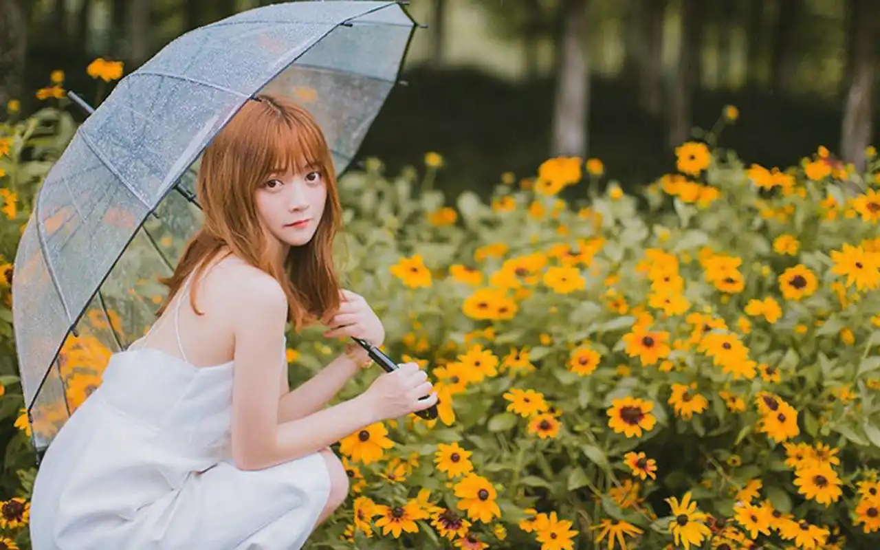 大眼睛美女养眼户外写真图片桌面壁纸