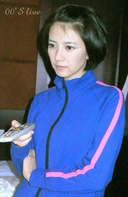 43岁"国民女神"高圆圆素颜曝光:婚后9年,不化妆,零修图