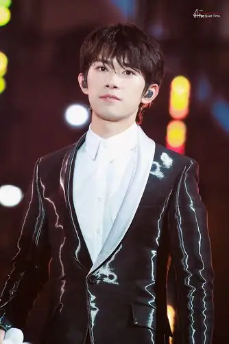 易烊千玺 湖南卫视跨年演唱会