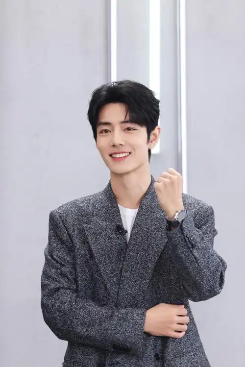 肖战花灰色西装写真