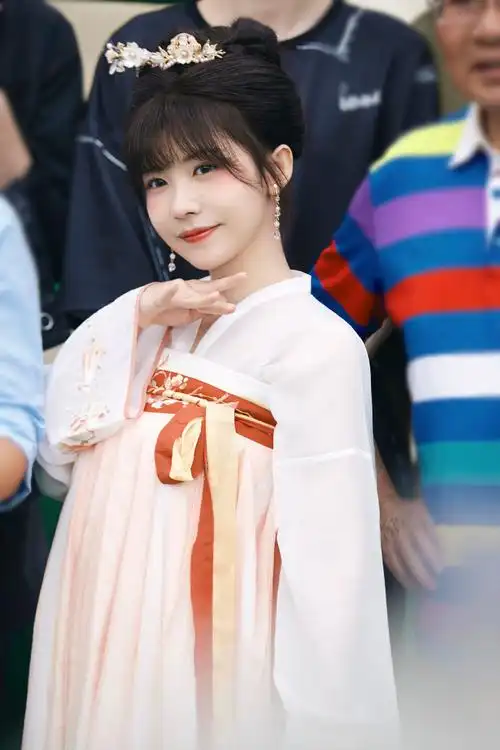 赖美云又双叒叕毒奶了##赖美云古装造型好可爱##向前冲