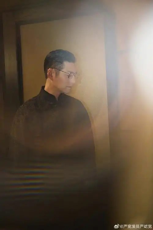 上海时装周开幕秀,用惊艳绝不为过为最帅气的设计师苏雅维喝彩#严屹宽