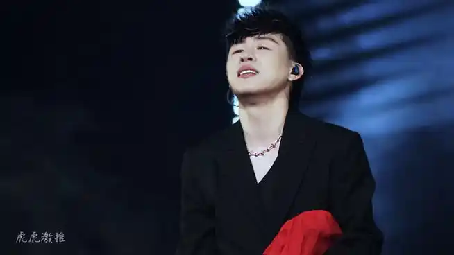 胡彦斌超话  【胡彦斌】240518南京站饭拍    《你要的全拿走》因为