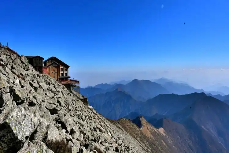 秦岭主峰--太白山